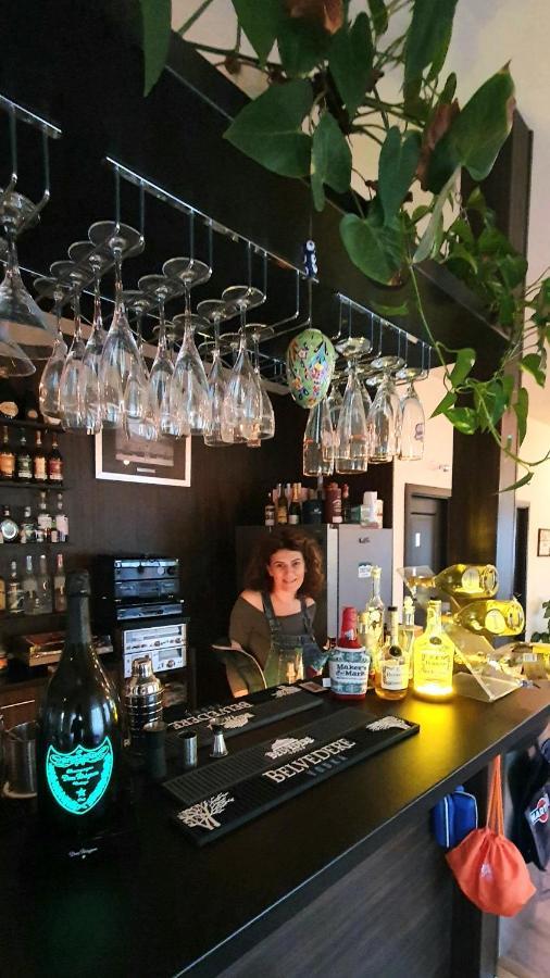 Forest Inn Izvorani エクステリア 写真