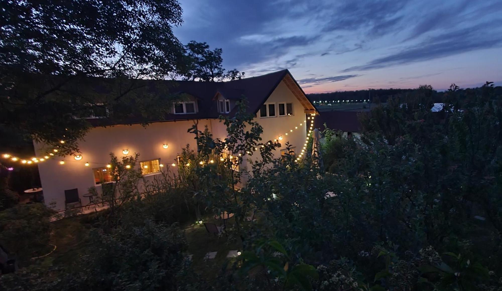 Forest Inn Izvorani エクステリア 写真